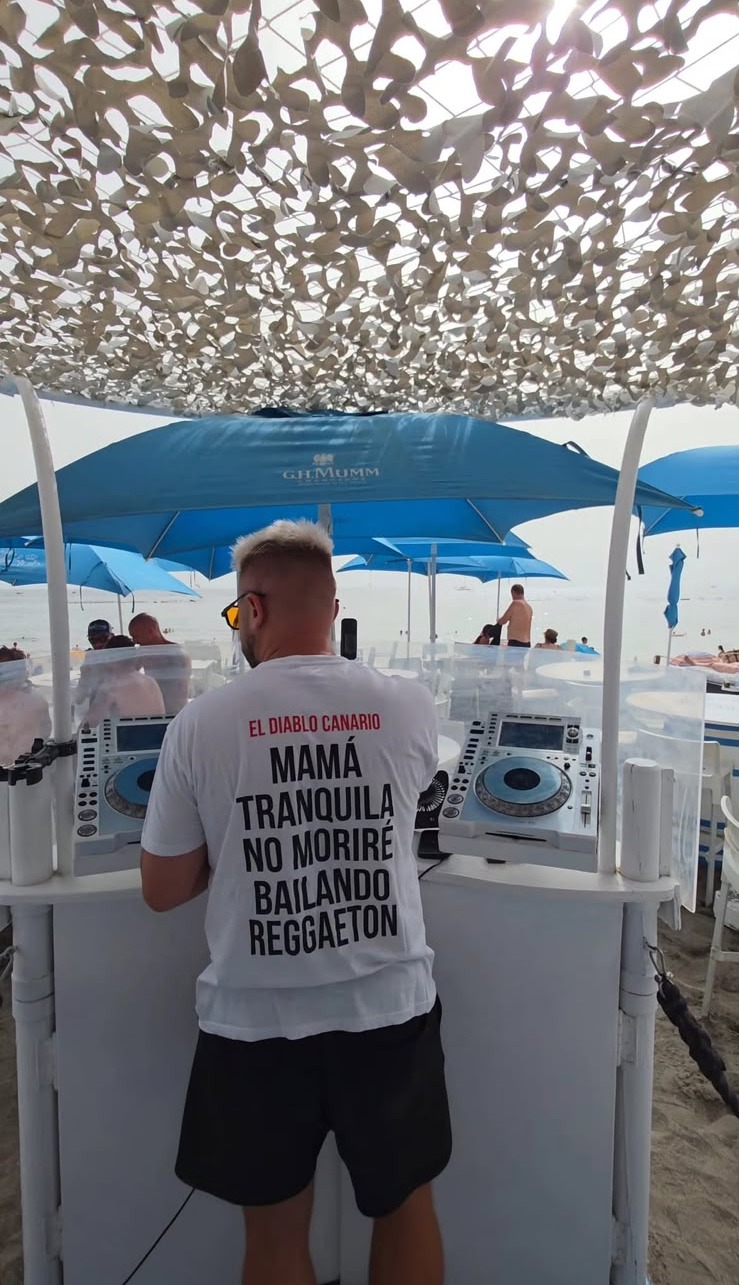 Customer wearing El Diablo Canario at Fañabé Beach Club in Tenerife